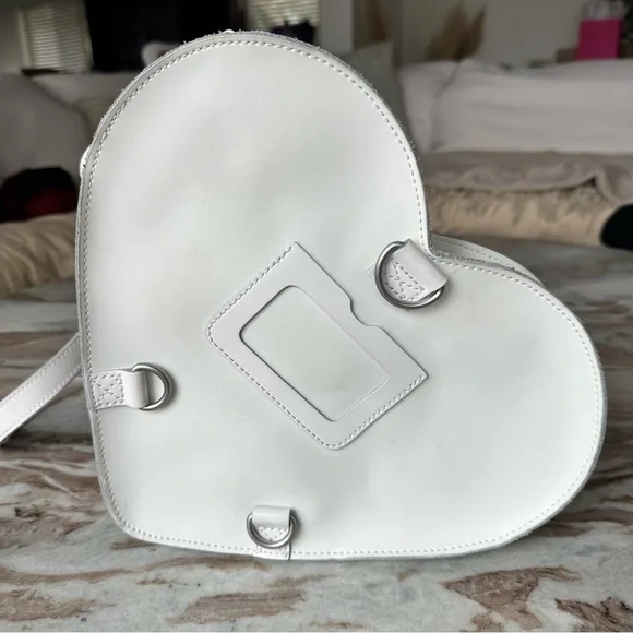 Dr Martens HEART SHAPED
Hardware Kiev Leather Bag - Picture 4 of 6